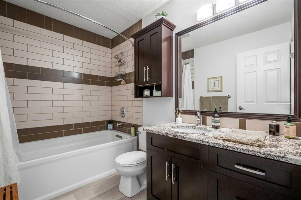 40 Chaparral Ridge Terrace Se, Calgary, AB - Indoor Photo Showing Bathroom