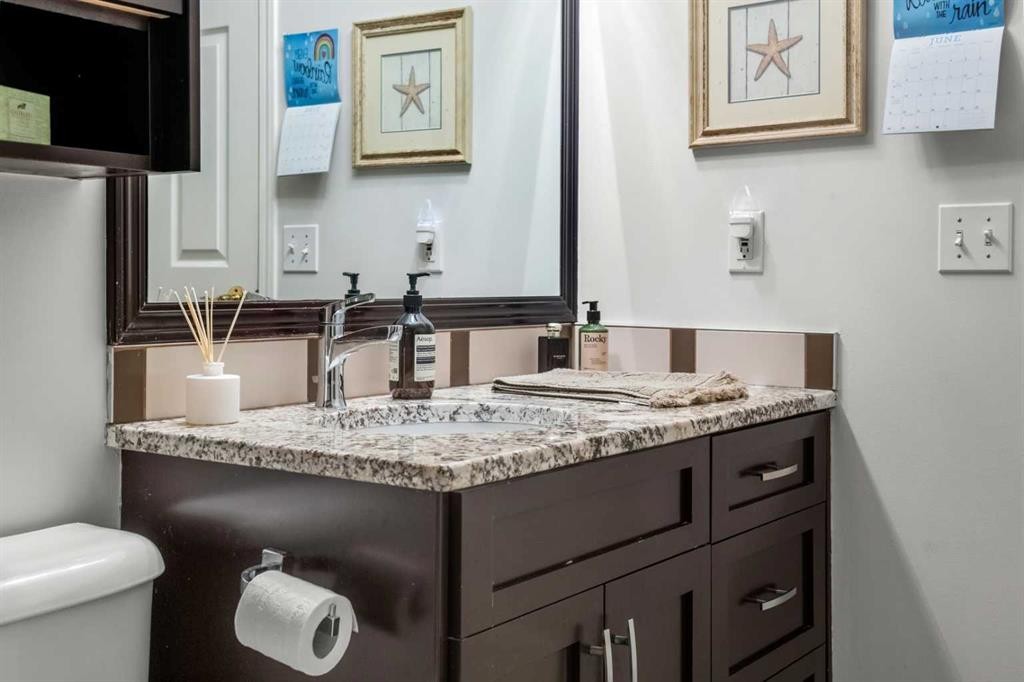 40 Chaparral Ridge Terrace Se, Calgary, AB - Indoor Photo Showing Bathroom