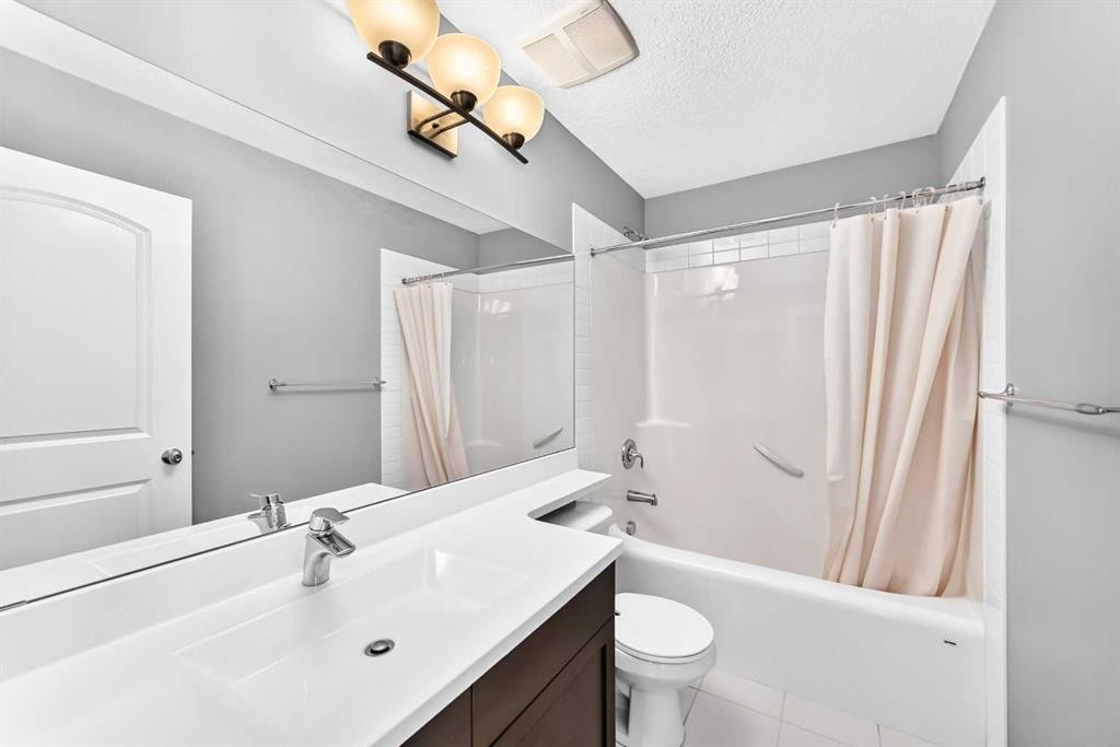 29 Redstone Manor, Calgary, AB - Indoor Photo Showing Bathroom