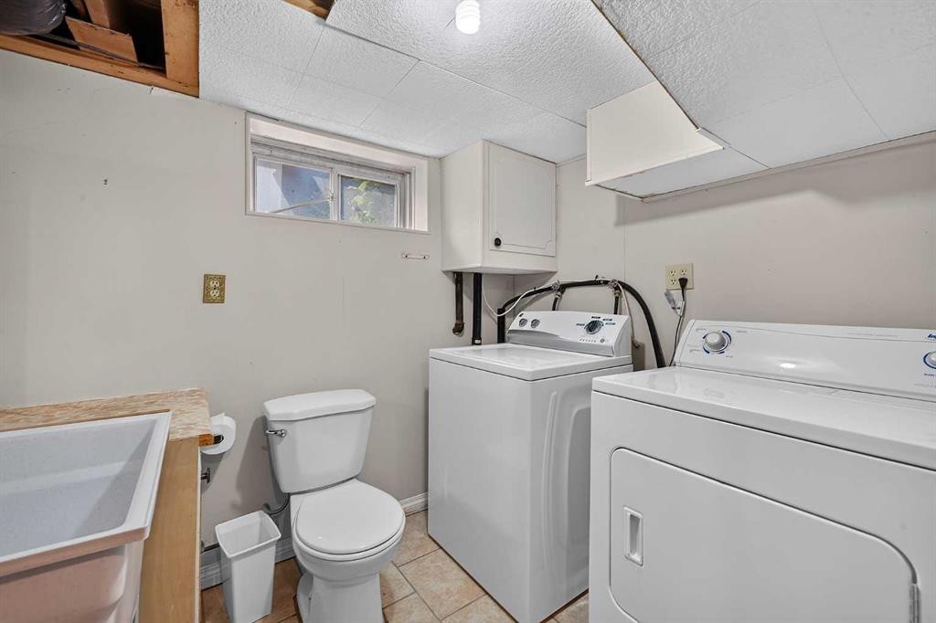 241 25 Avenue Ne, Calgary, AB - Indoor
