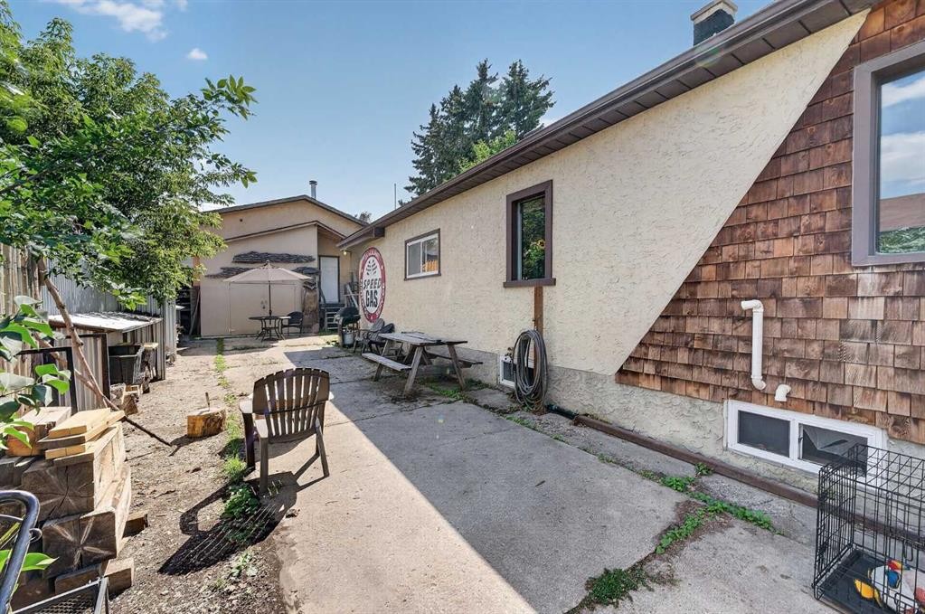 241 25 Avenue Ne, Calgary, AB - Outdoor With Exterior