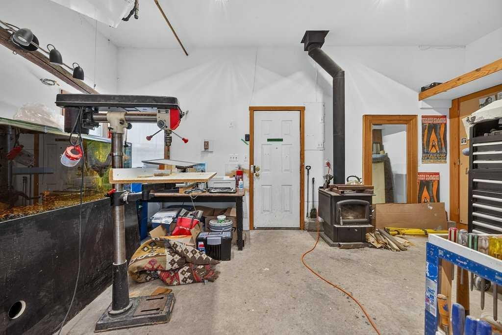241 25 Avenue Ne, Calgary, AB - Indoor