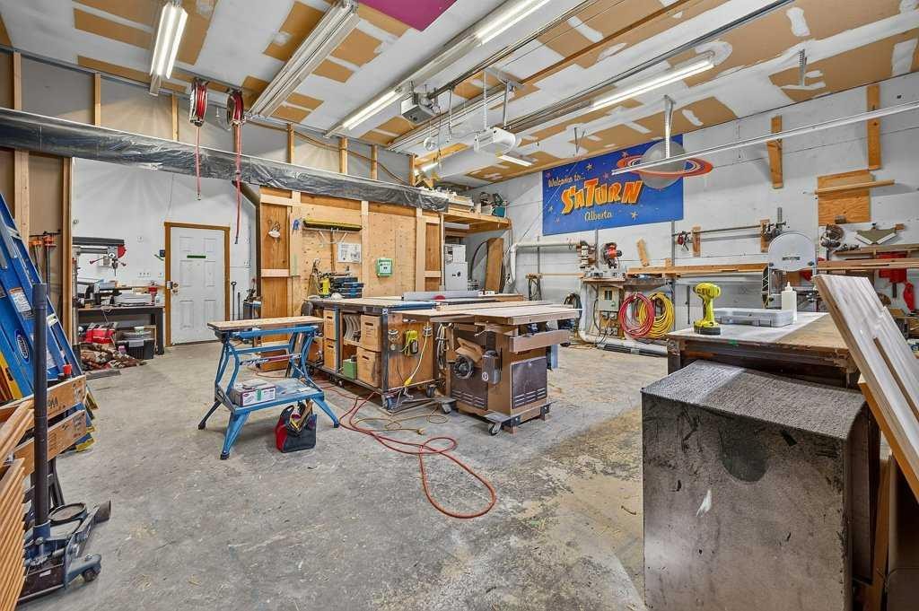 241 25 Avenue Ne, Calgary, AB - Indoor Photo Showing Basement