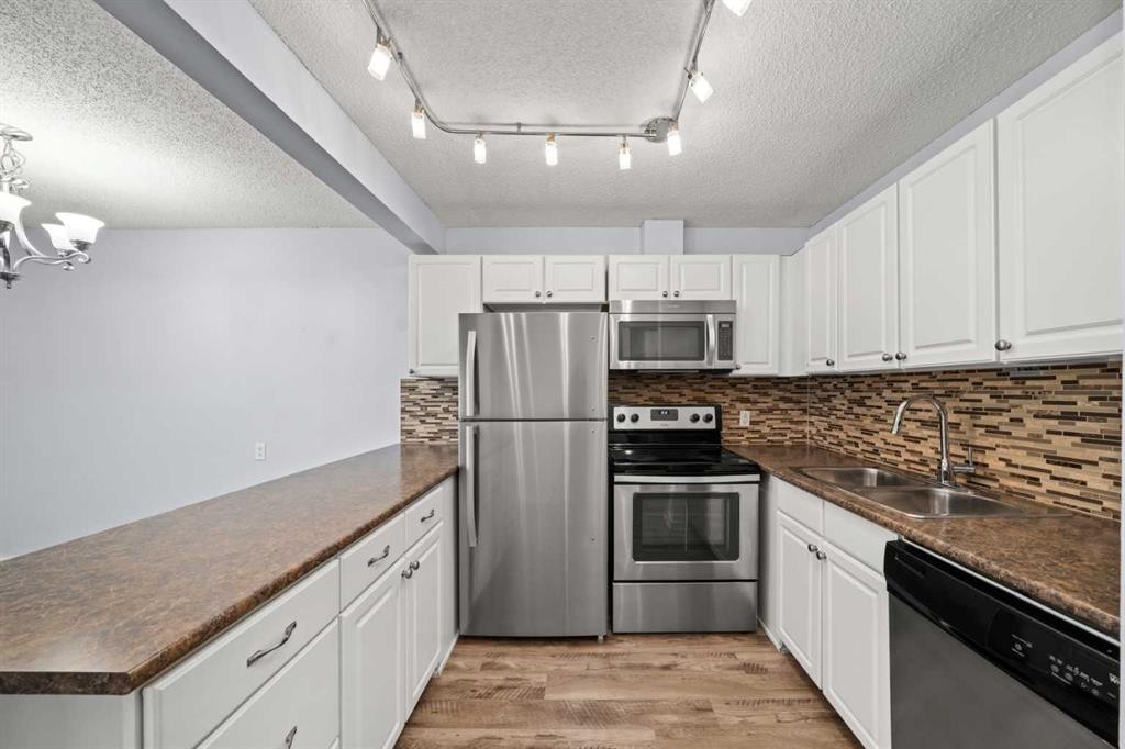 1213-200 Brookpark Drive Sw, Calgary, AB - Indoor Photo Showing Kitchen With Stainless Steel Kitchen With Double Sink