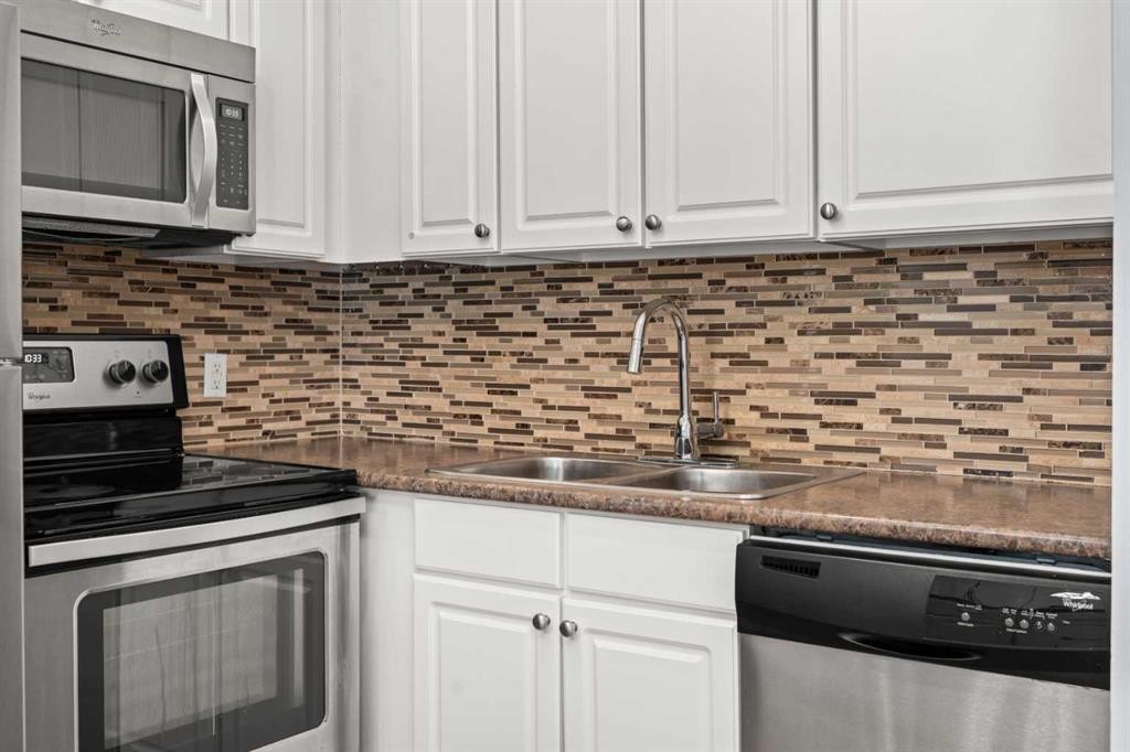1213-200 Brookpark Drive Sw, Calgary, AB - Indoor Photo Showing Kitchen With Stainless Steel Kitchen With Double Sink