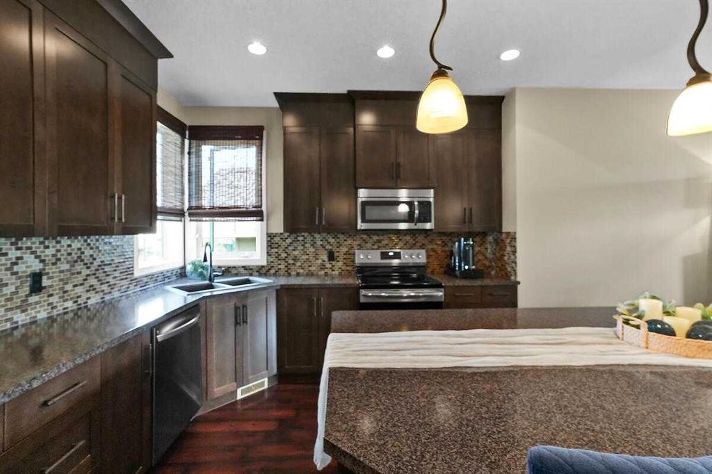 460 Seclusion Valley Drive, Diamond Valley, AB - Indoor Photo Showing Kitchen With Double Sink With Upgraded Kitchen