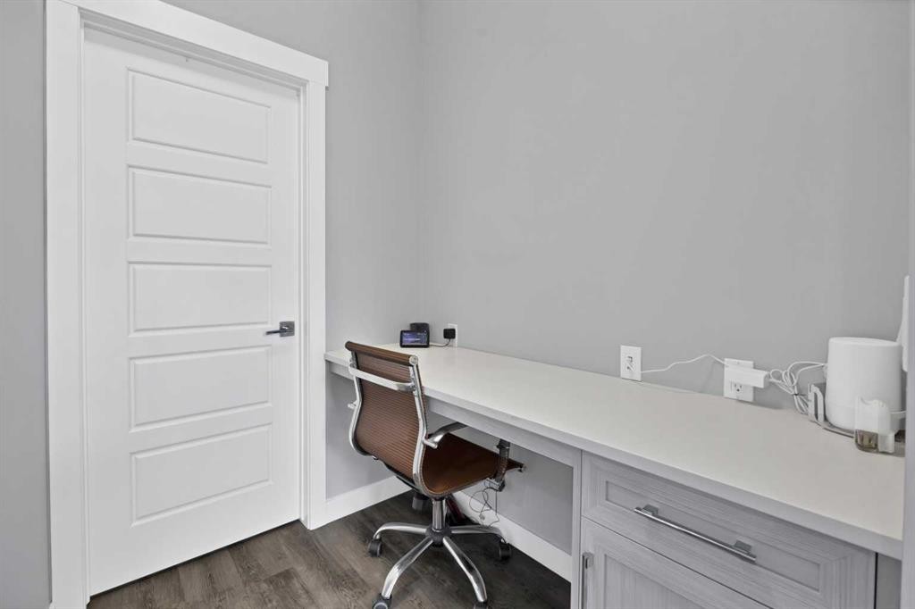 109 Skyview Parade Ne, Calgary, AB - Indoor Photo Showing Office