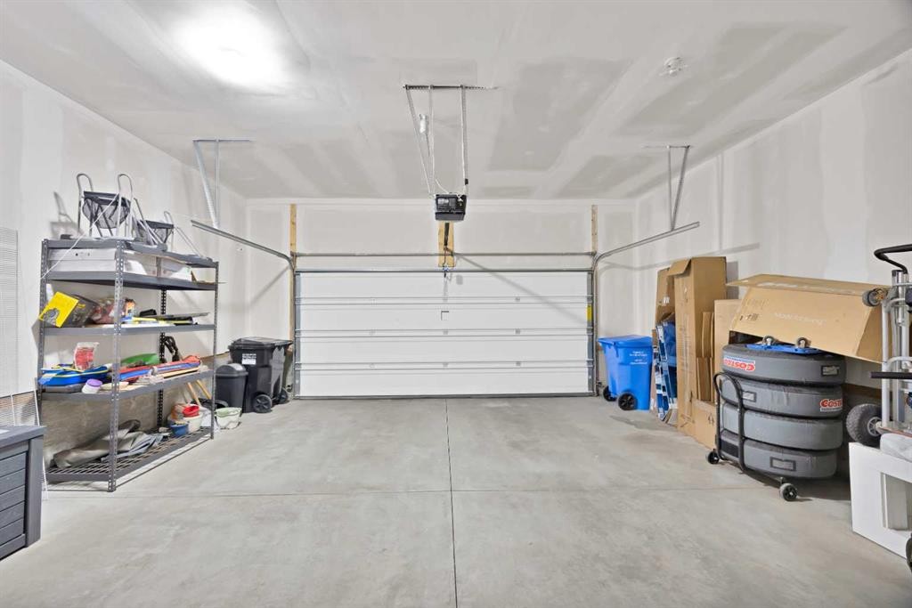 109 Skyview Parade Ne, Calgary, AB - Indoor Photo Showing Garage