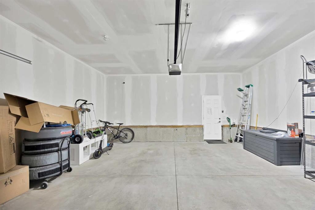 109 Skyview Parade Ne, Calgary, AB - Indoor Photo Showing Other Room