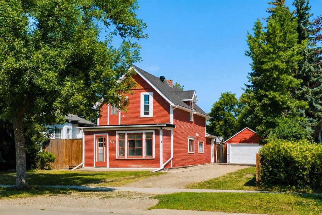 432 Centre Avenue Ne, Airdrie, AB - Outdoor
