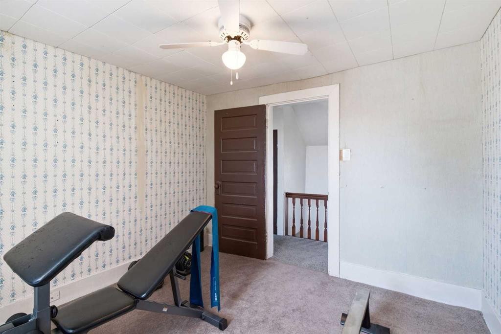 432 Centre Avenue Ne, Airdrie, AB - Indoor