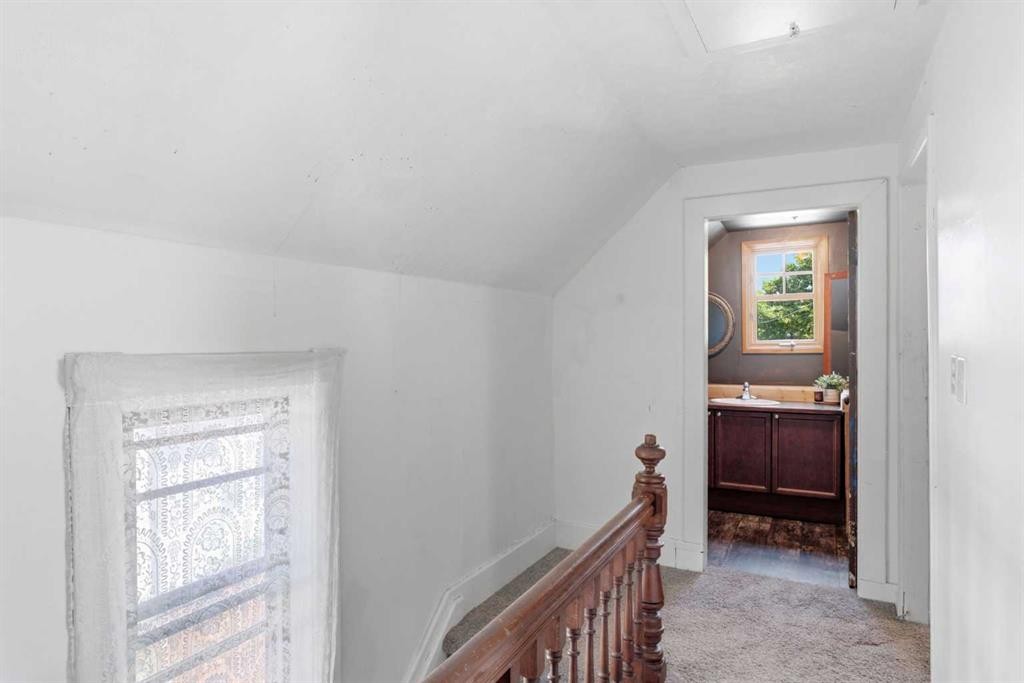 432 Centre Avenue Ne, Airdrie, AB - Indoor Photo Showing Other Room