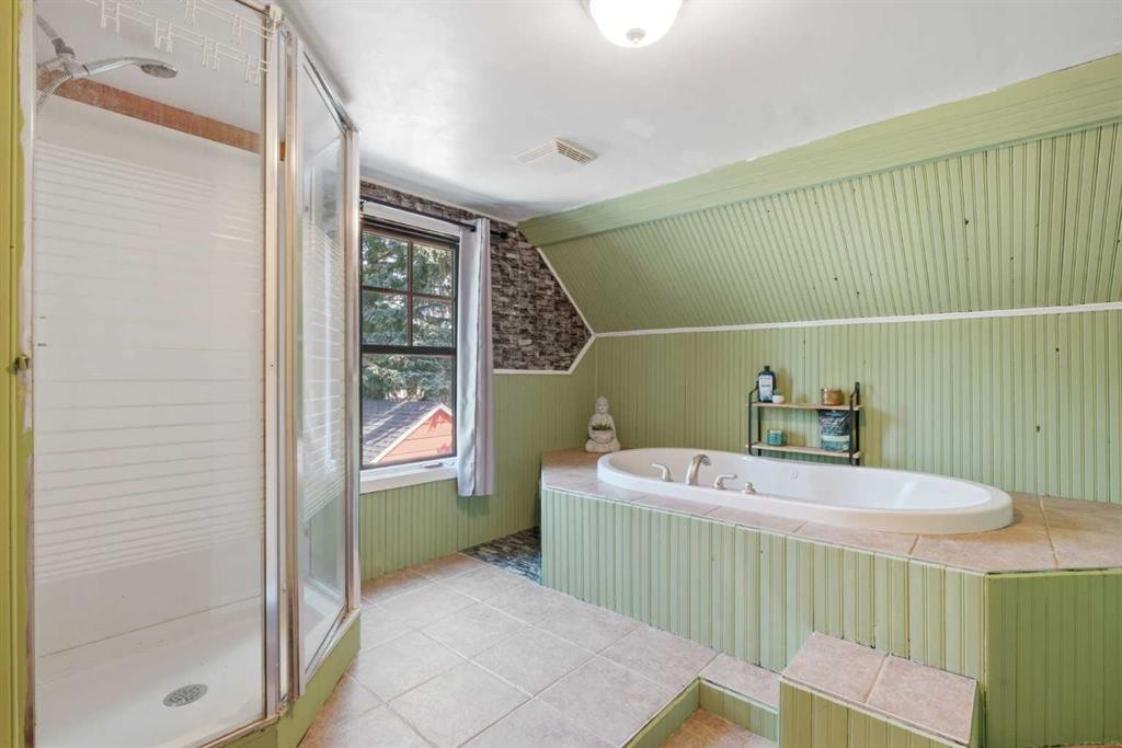 432 Centre Avenue Ne, Airdrie, AB - Indoor Photo Showing Other Room