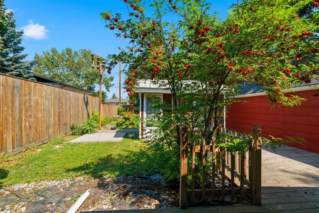 432 Centre Avenue Ne, Airdrie, AB - Outdoor