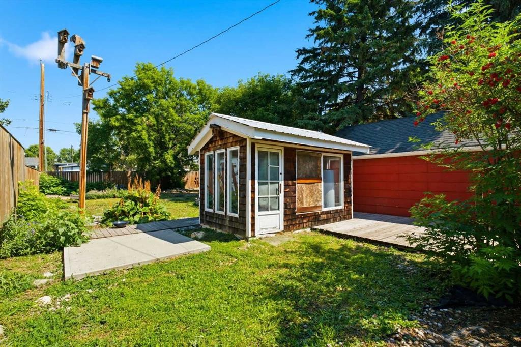 432 Centre Avenue Ne, Airdrie, AB - Outdoor