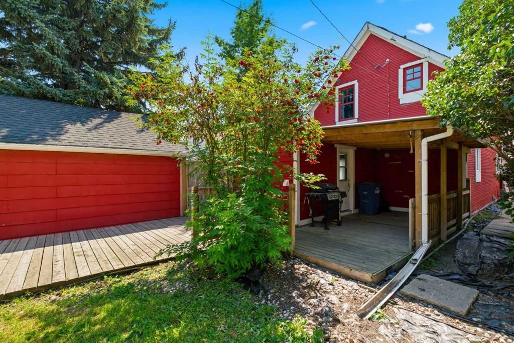 432 Centre Avenue Ne, Airdrie, AB - Outdoor