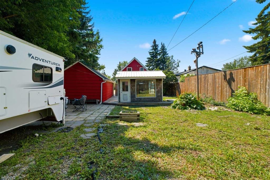 432 Centre Avenue Ne, Airdrie, AB - Outdoor