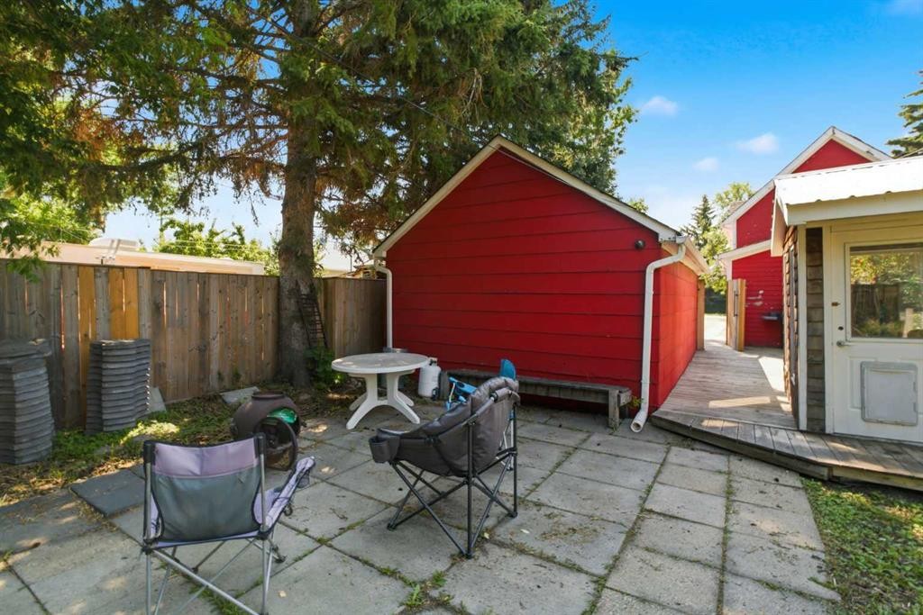 432 Centre Avenue Ne, Airdrie, AB - Outdoor