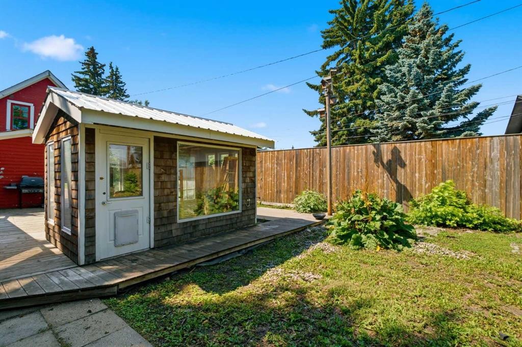 432 Centre Avenue Ne, Airdrie, AB - Outdoor
