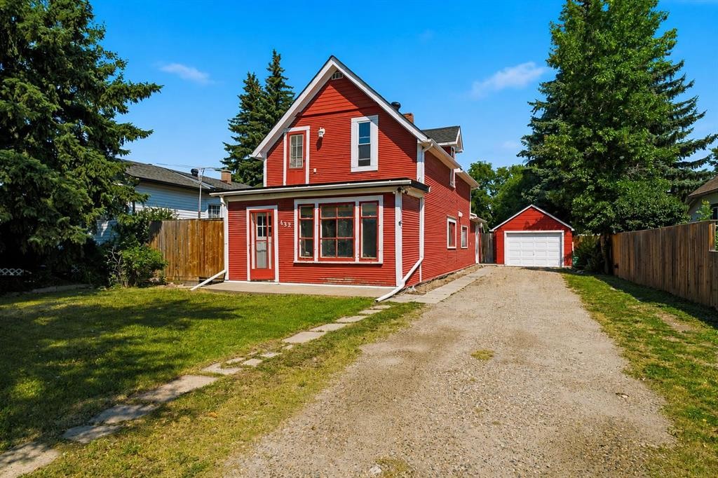 432 Centre Avenue Ne, Airdrie, AB - Outdoor