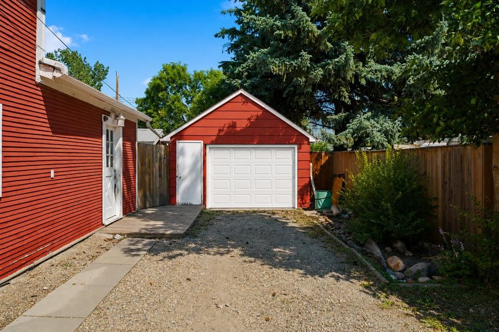 432 Centre Avenue Ne, Airdrie, AB - Outdoor
