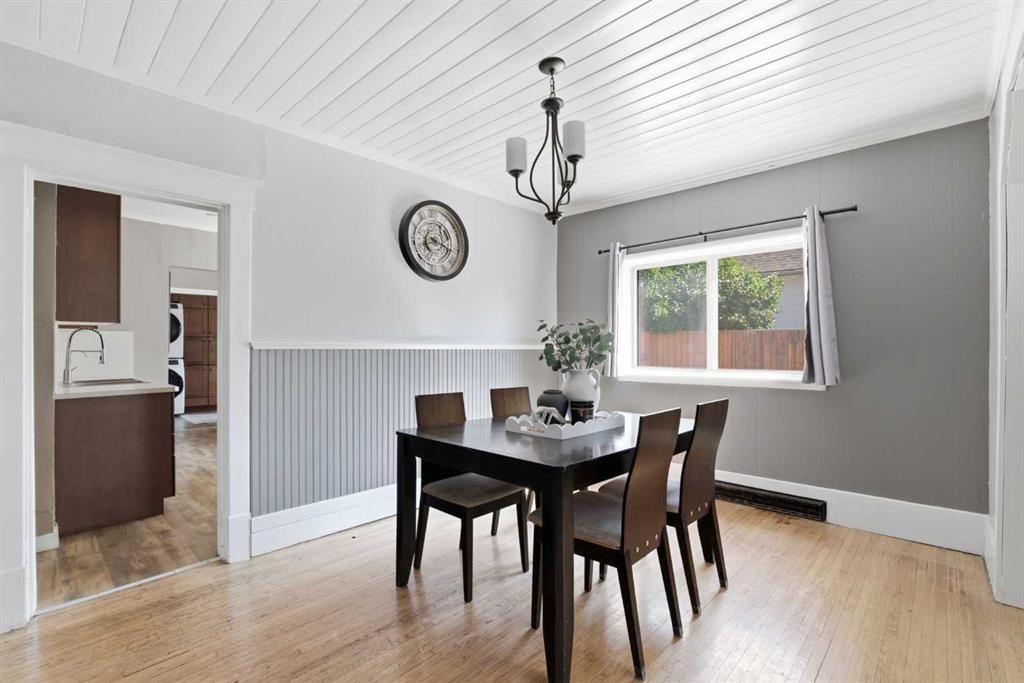 432 Centre Avenue Ne, Airdrie, AB - Indoor Photo Showing Dining Room