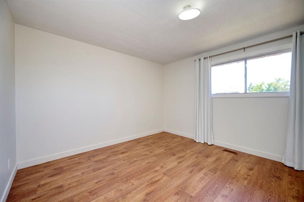 1176 Penrith Crescent Se, Calgary, AB - Indoor Photo Showing Other Room