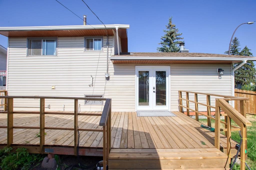 1176 Penrith Crescent Se, Calgary, AB - Outdoor With Deck Patio Veranda With Exterior