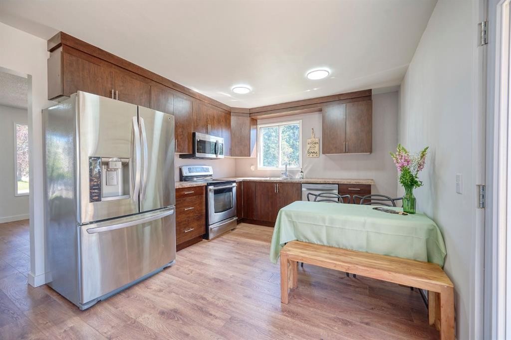 1176 Penrith Crescent Se, Calgary, AB - Indoor Photo Showing Kitchen With Stainless Steel Kitchen