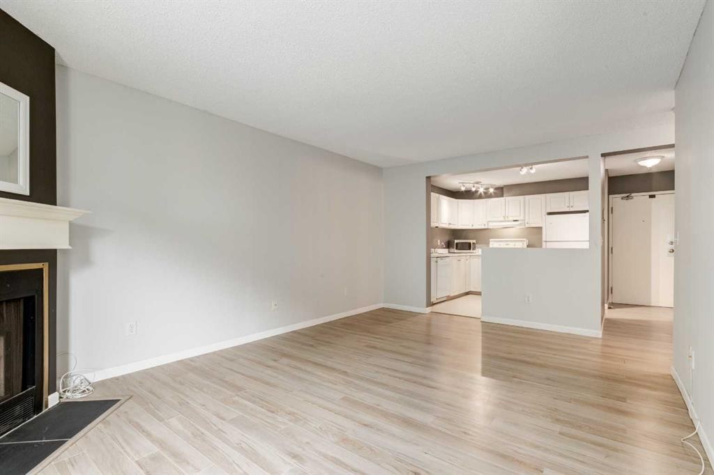 4203-385 Patterson Hill Sw, Calgary, AB - Indoor With Fireplace