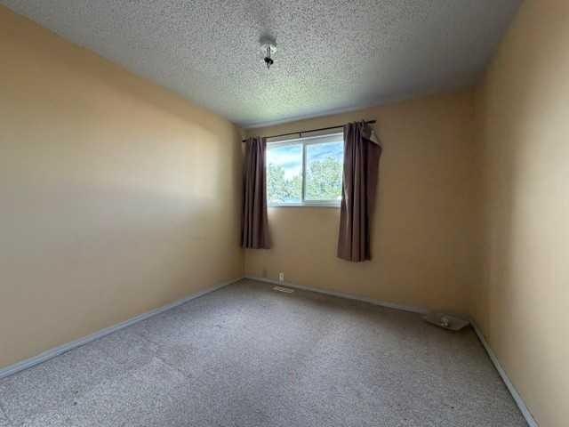 3915 29A Avenue Se, Calgary, AB - Indoor Photo Showing Other Room