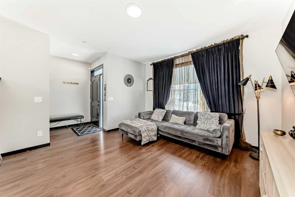 36 Howse Heights Ne, Calgary, AB - Indoor