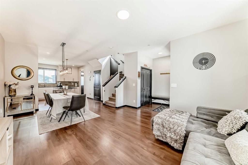 36 Howse Heights Ne, Calgary, AB - Indoor