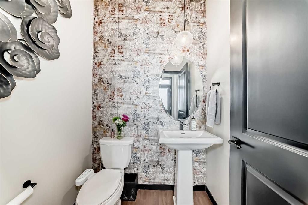 36 Howse Heights Ne, Calgary, AB - Indoor Photo Showing Bathroom
