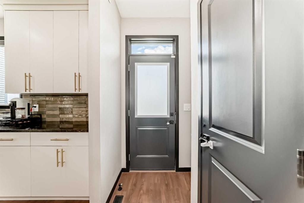 36 Howse Heights Ne, Calgary, AB - Indoor