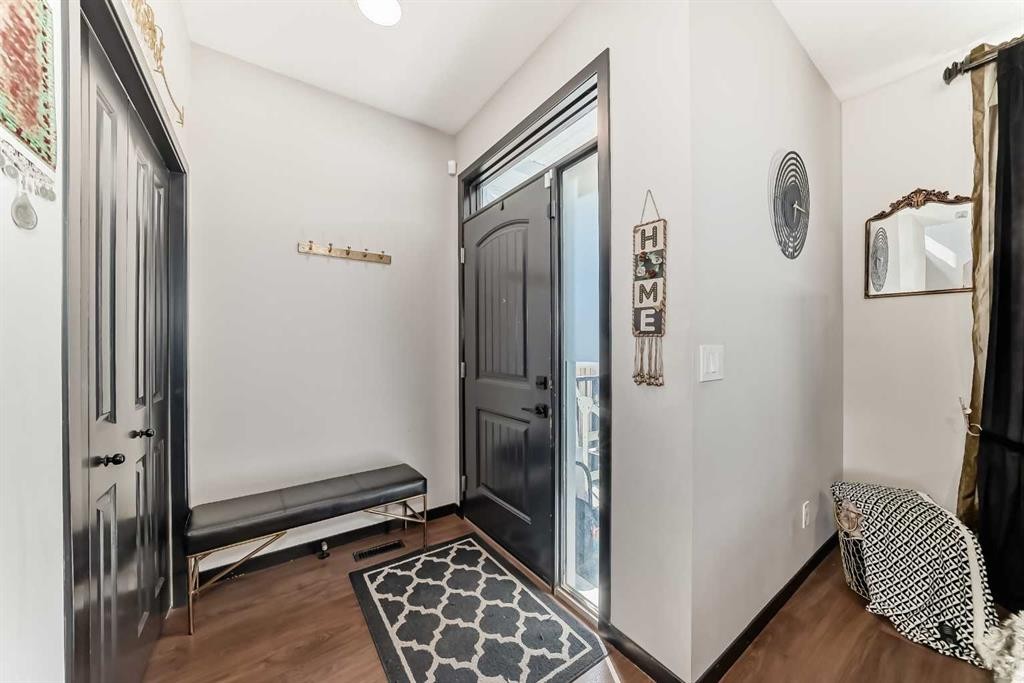 36 Howse Heights Ne, Calgary, AB - Indoor Photo Showing Other Room