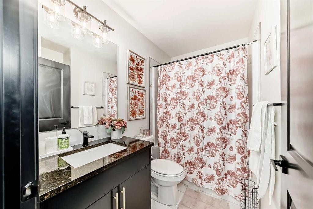36 Howse Heights Ne, Calgary, AB - Indoor Photo Showing Bathroom