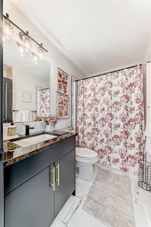 36 Howse Heights Ne, Calgary, AB - Indoor Photo Showing Bathroom