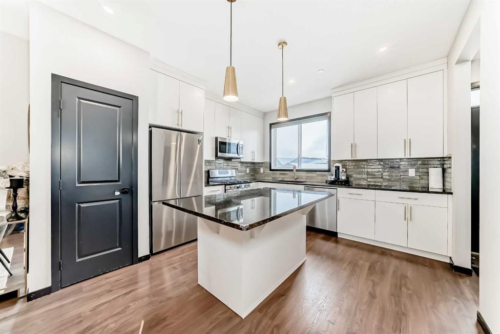 36 Howse Heights Ne, Calgary, AB - Indoor Photo Showing Kitchen With Upgraded Kitchen