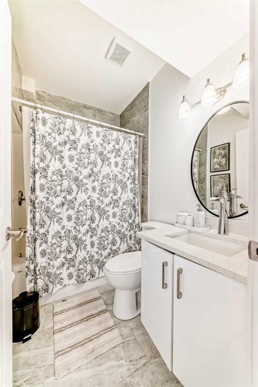 36 Howse Heights Ne, Calgary, AB - Indoor Photo Showing Bathroom