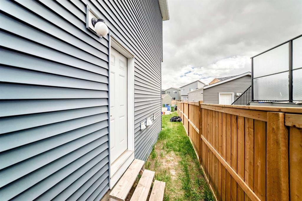 36 Howse Heights Ne, Calgary, AB - Outdoor
