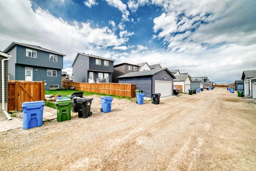 36 Howse Heights Ne, Calgary, AB - Outdoor