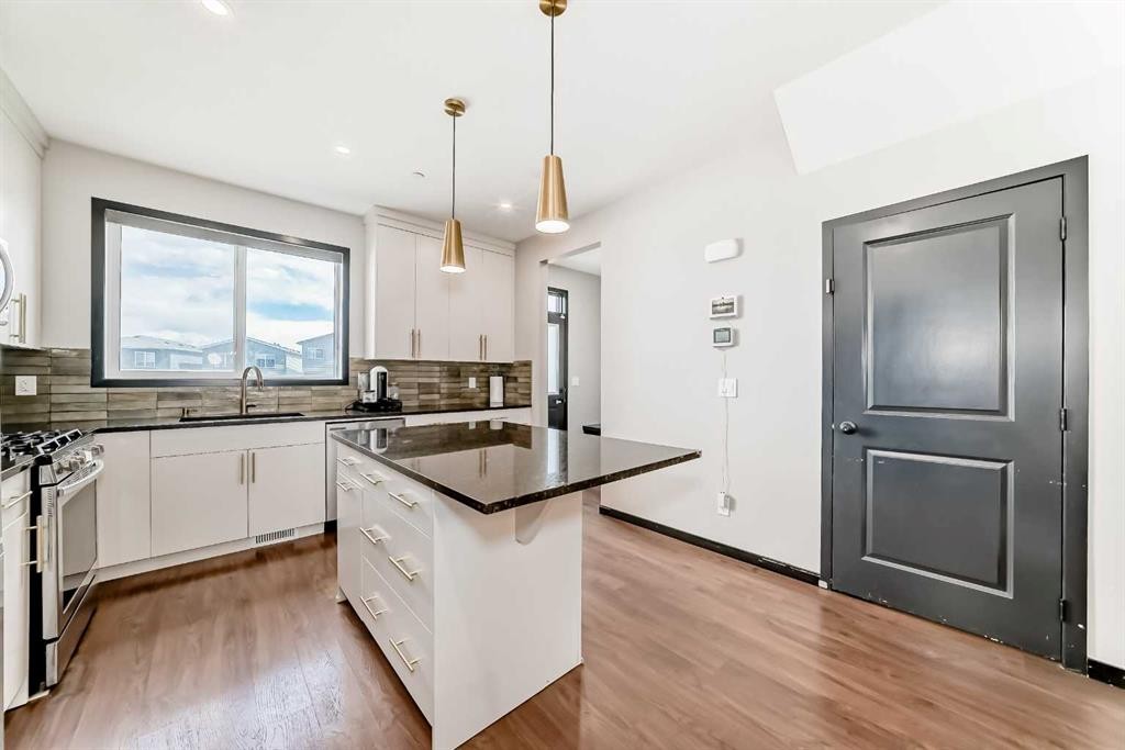 36 Howse Heights Ne, Calgary, AB - Indoor Photo Showing Kitchen With Upgraded Kitchen