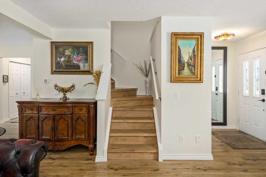 76 Sunlake Gardens Se, Calgary, AB - Indoor Photo Showing Other Room