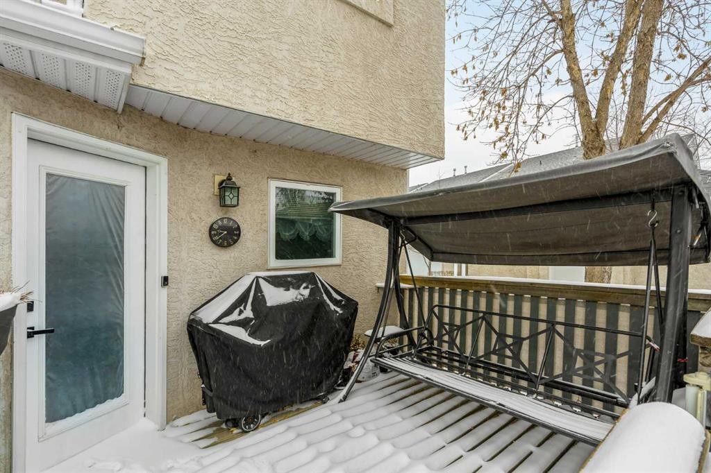 76 Sunlake Gardens Se, Calgary, AB - Outdoor With Exterior