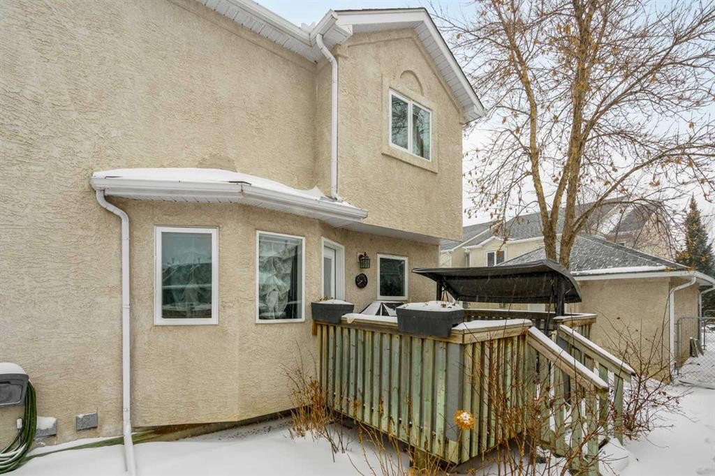 76 Sunlake Gardens Se, Calgary, AB - Outdoor With Exterior