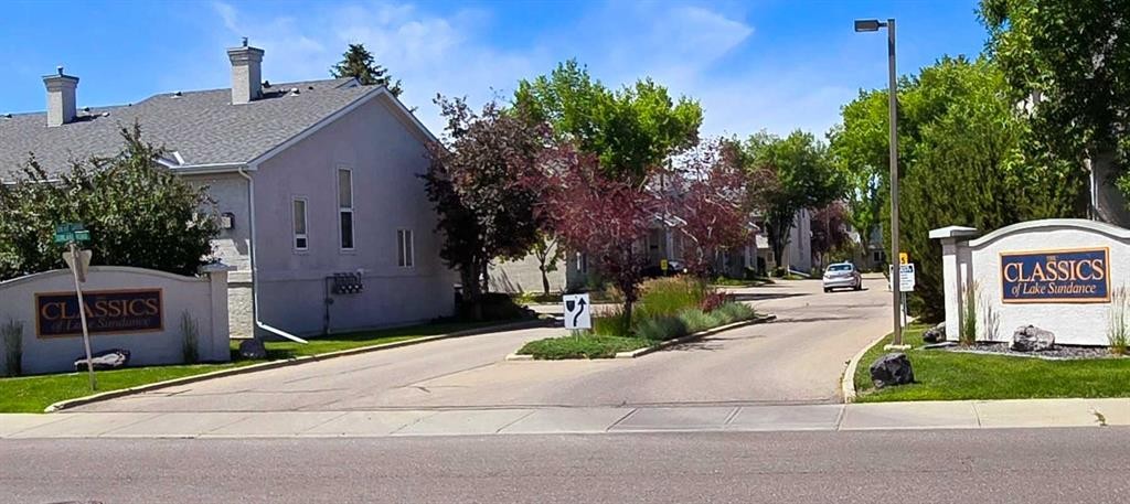 76 Sunlake Gardens Se, Calgary, AB - Outdoor