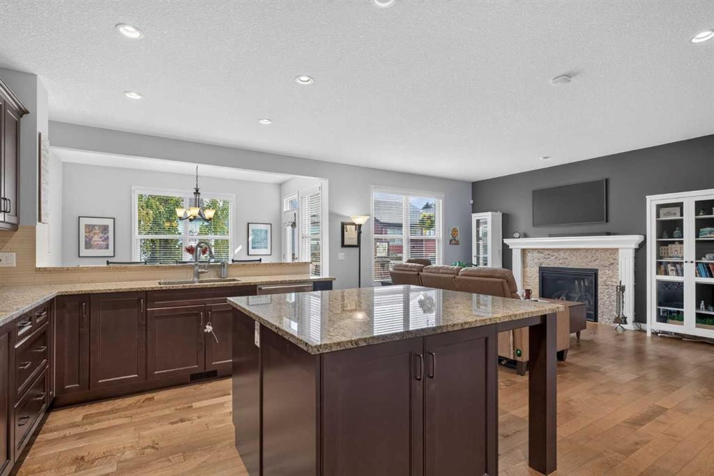 172 Riviera Way, Cochrane, AB - Indoor Photo Showing Kitchen