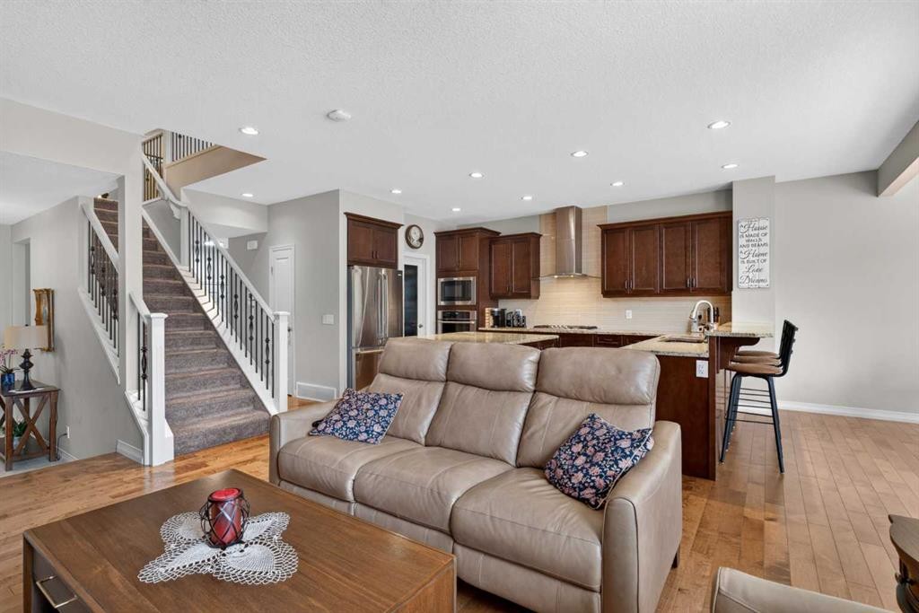 172 Riviera Way, Cochrane, AB - Indoor Photo Showing Living Room