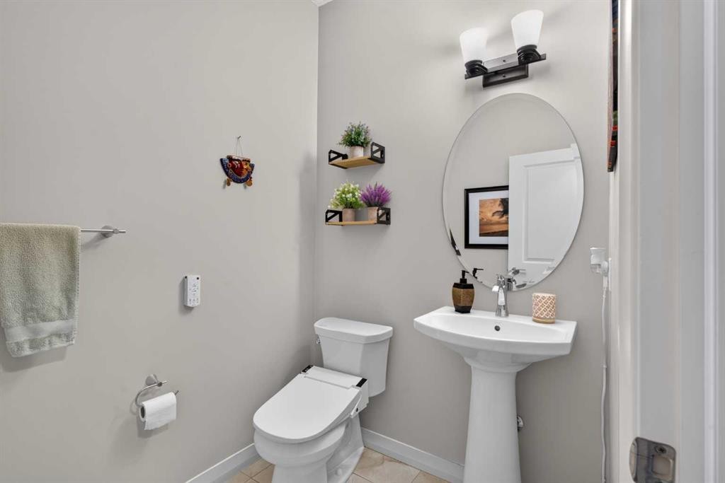 172 Riviera Way, Cochrane, AB - Indoor Photo Showing Bathroom